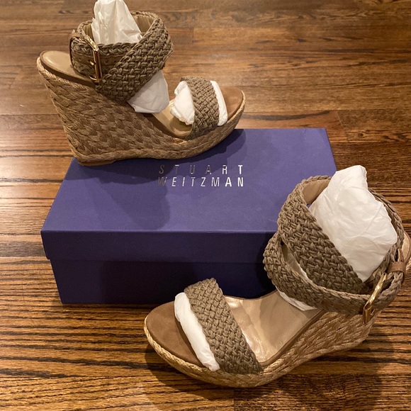 Stuart Weizmann Alex Crochet Wedge Sandal, Swamp size 8.5M